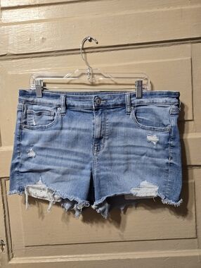 American Eagle Next Level Stretch Shortie Distressed Denim Shorts GUC Size: 16